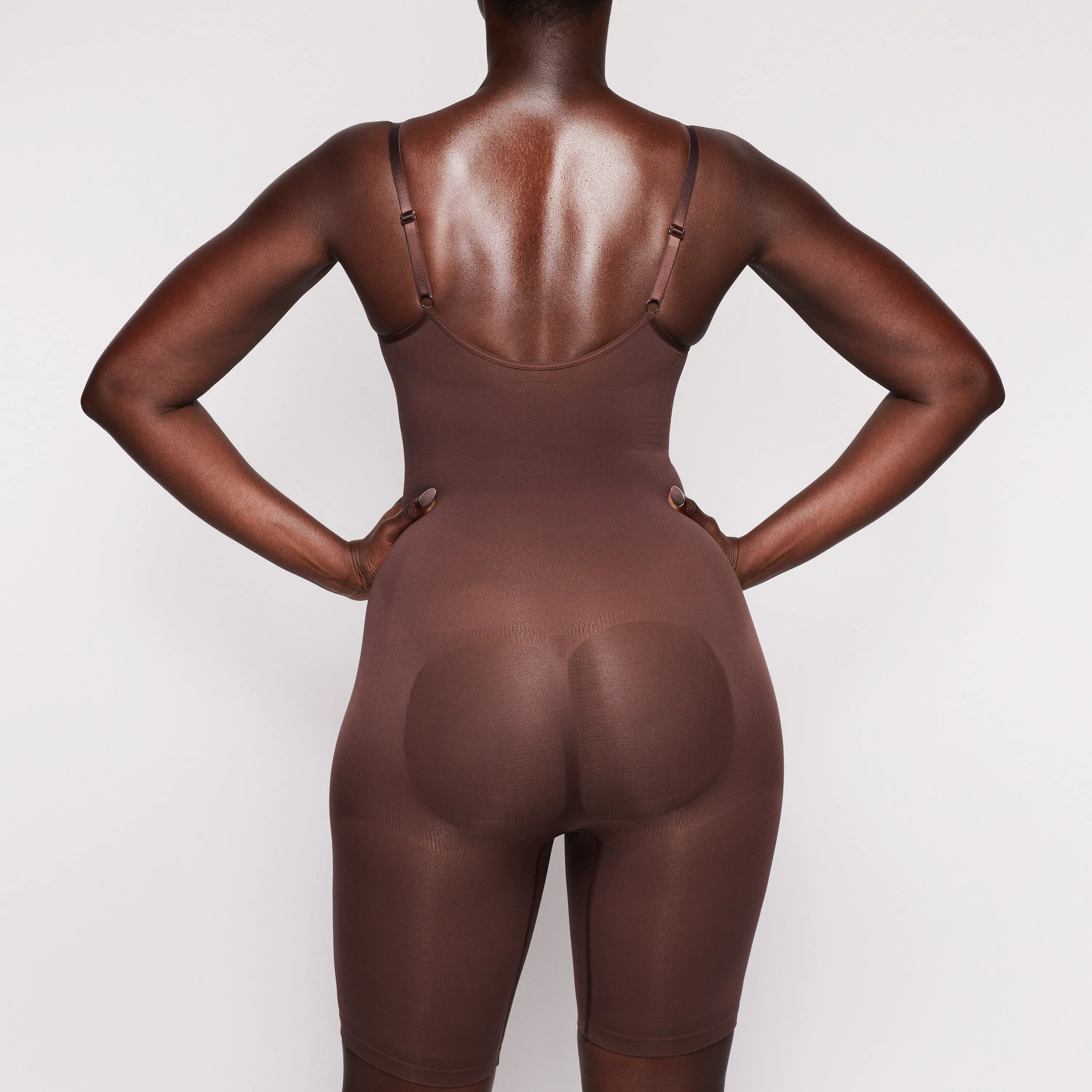 SCULPTING BODYSUIT MID THIGH | COCOA