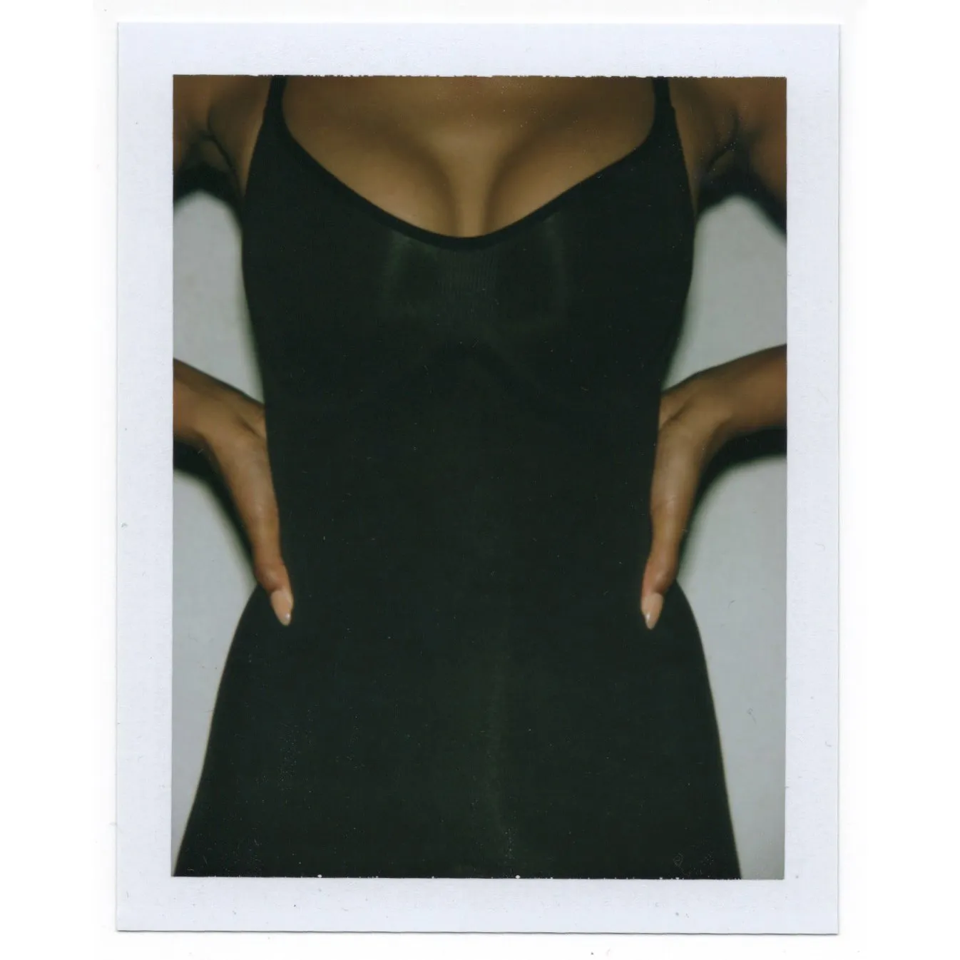 SCULPTING BODYSUIT MID THIGH | ONYX