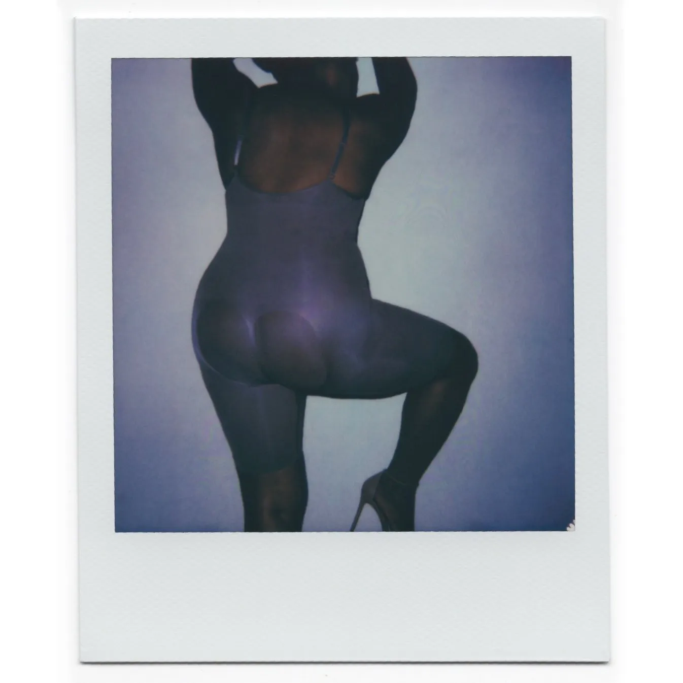 SCULPTING BODYSUIT MID THIGH | UMBER