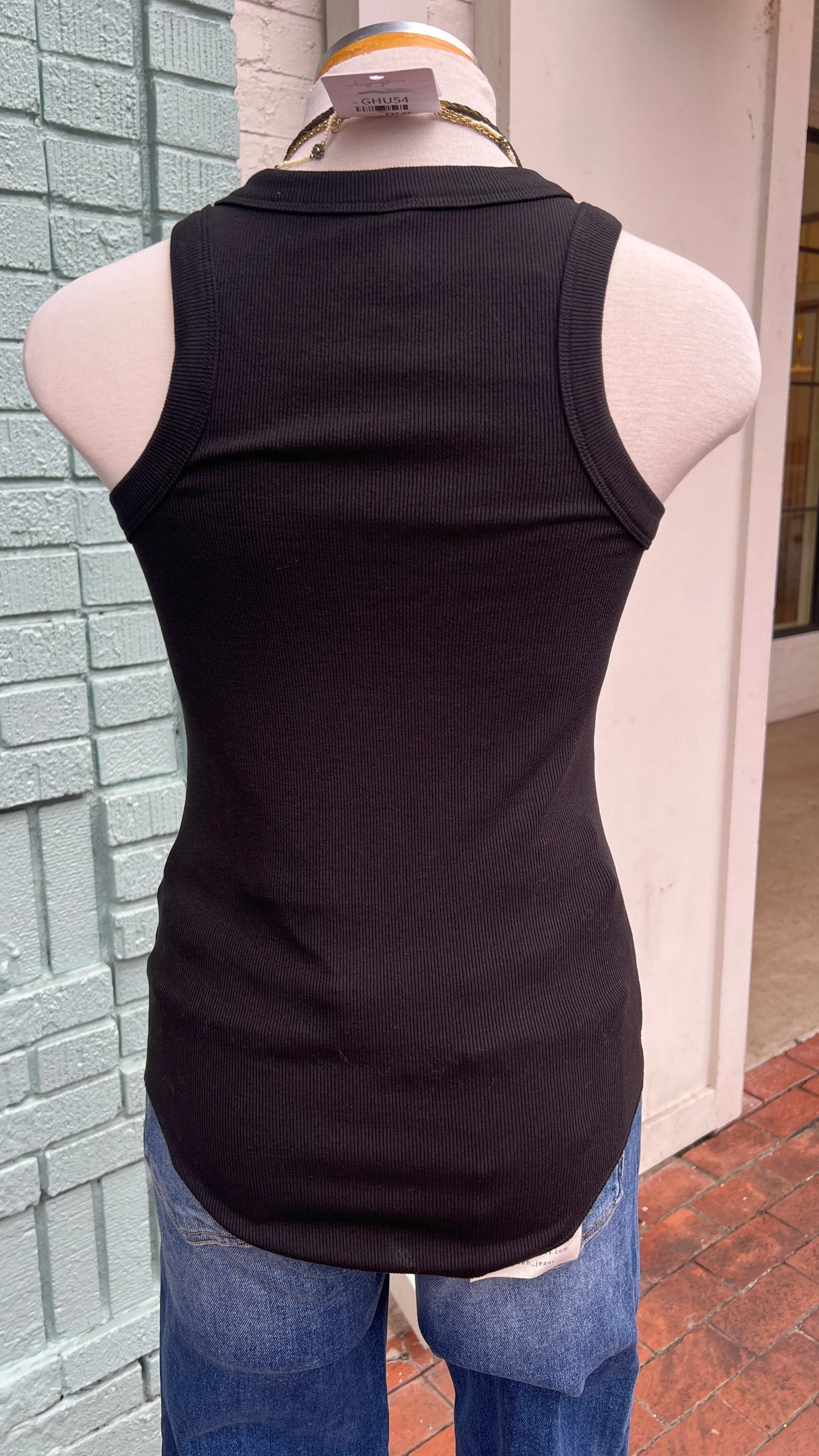 Sleeveless Fitted Ribbed Tank in Black