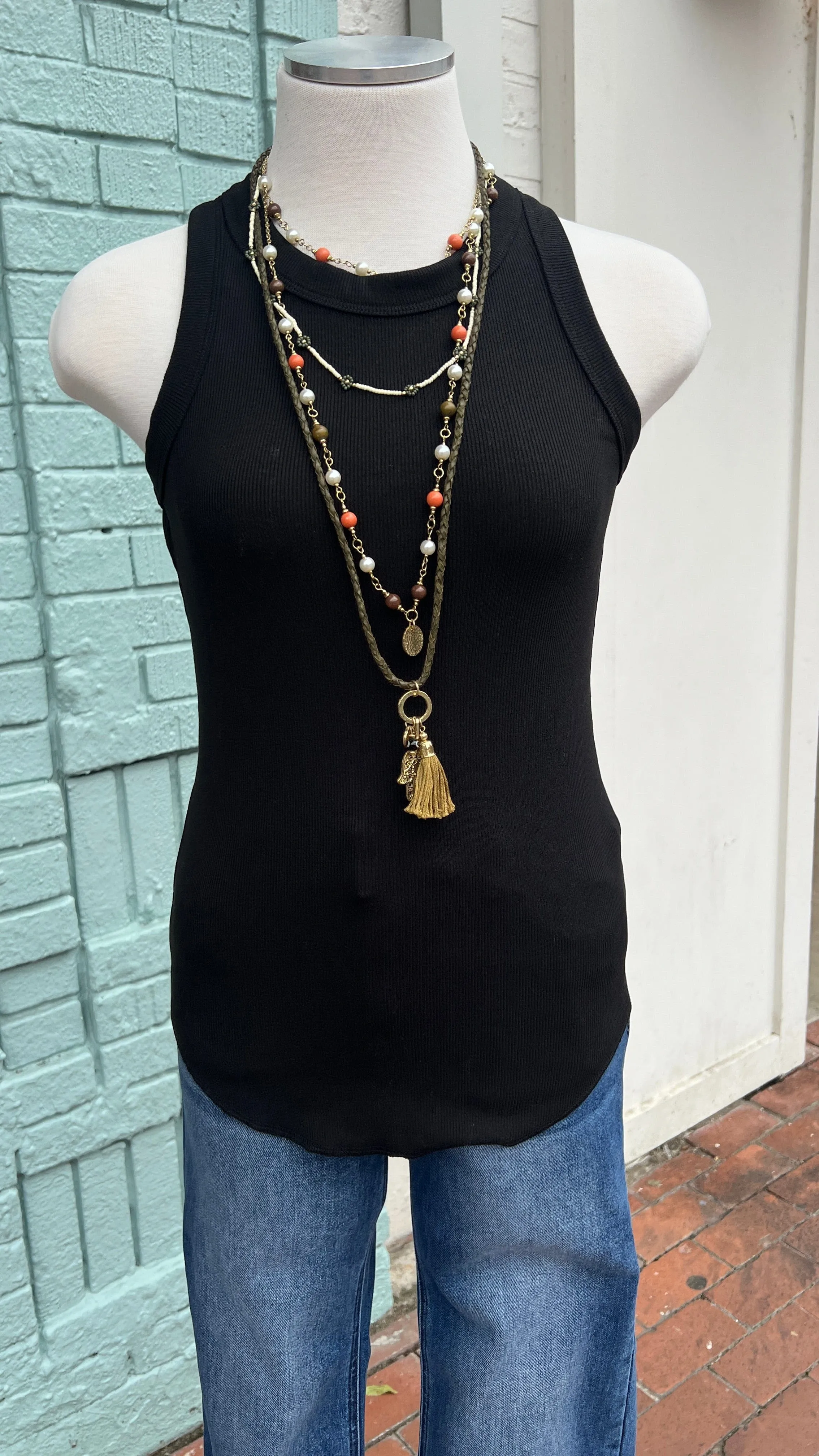Sleeveless Fitted Ribbed Tank in Black