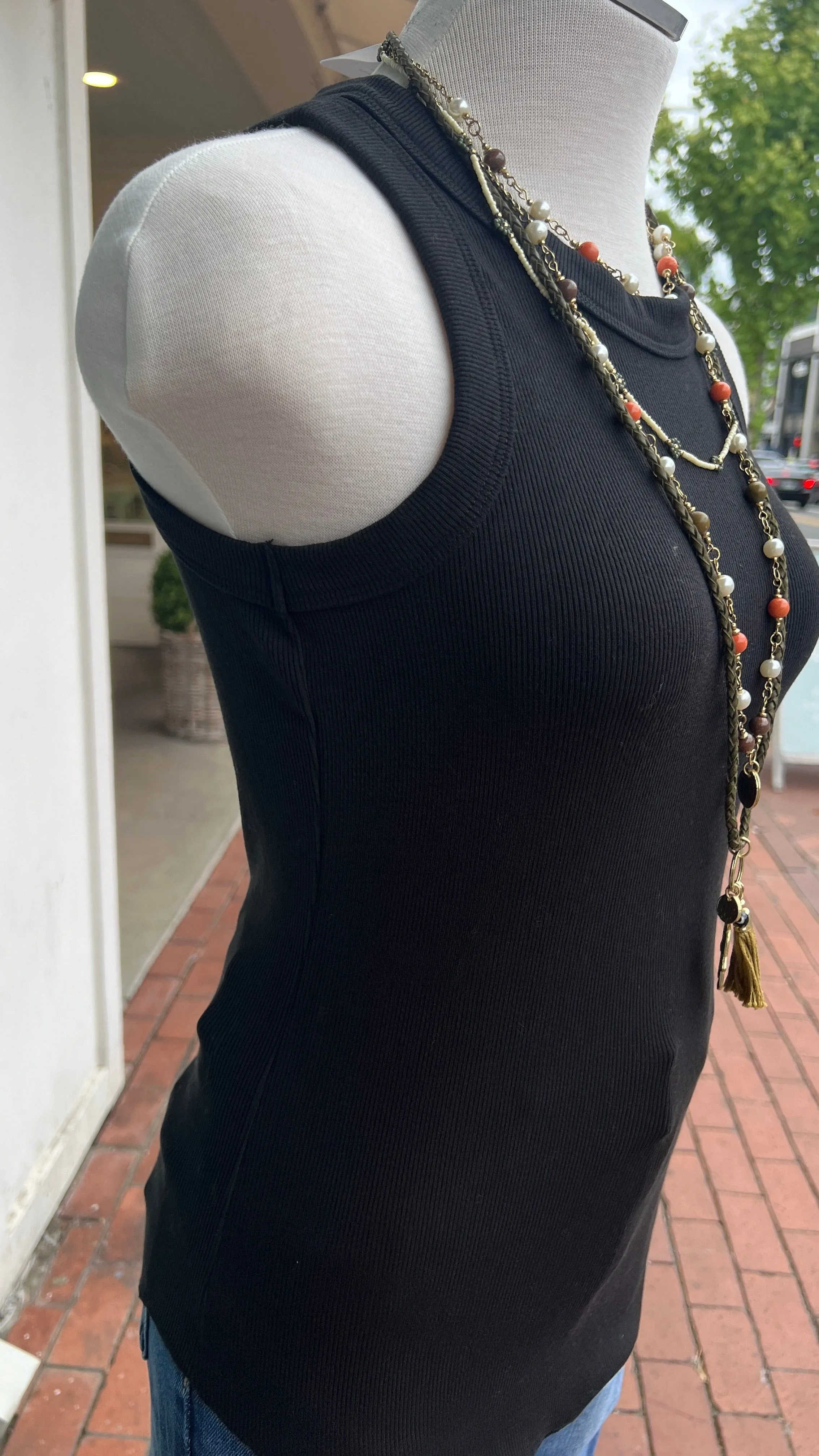 Sleeveless Fitted Ribbed Tank in Black